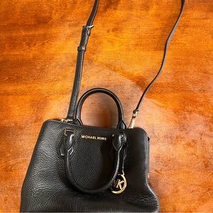 Micheal Kors crossbody bag good condition